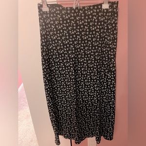 Floral midi skirt, gently used 🖤